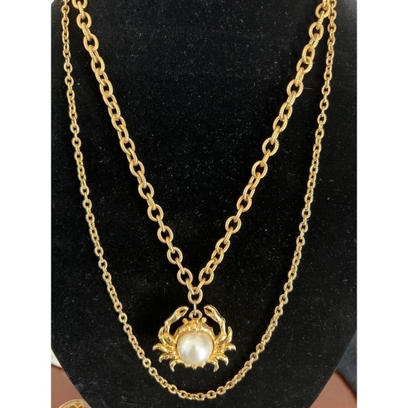 VINTAGE Gold Two Strand Faux Pearl Crab Necklace - Picture 4 of 8